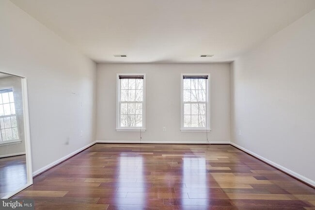 Building Photo - 19900 Belle Chase Dr