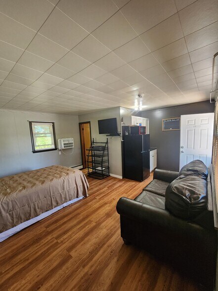 Building Photo - 605 30th Ave W