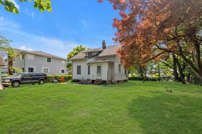 Building Photo - 23 S Bayles Ave