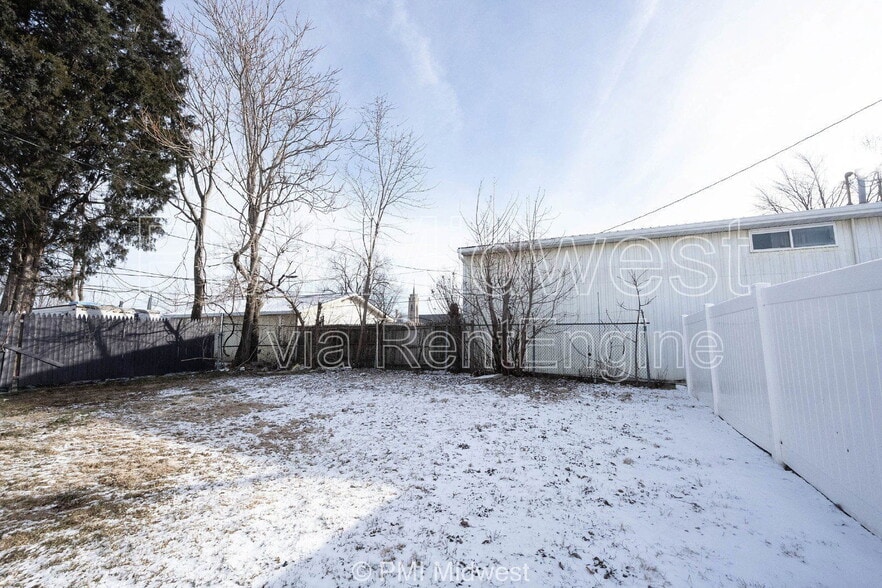 Building Photo - 918 S Bell St