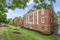 Building Photo - 922 S Washington St