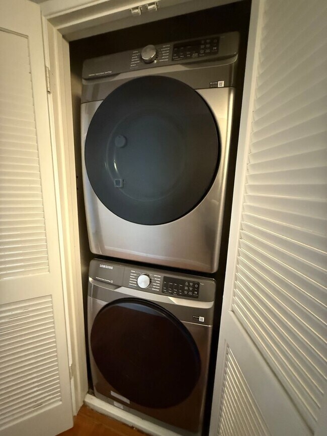 Building Photo - 2 bed 1 bath condo available in Natomas area