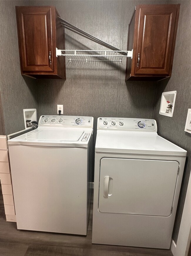 Building Photo - 14525 Oak Hill Ln