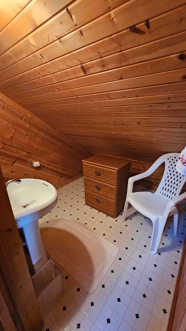 Building Photo - Beautiful cabin with privacy fully furnished
