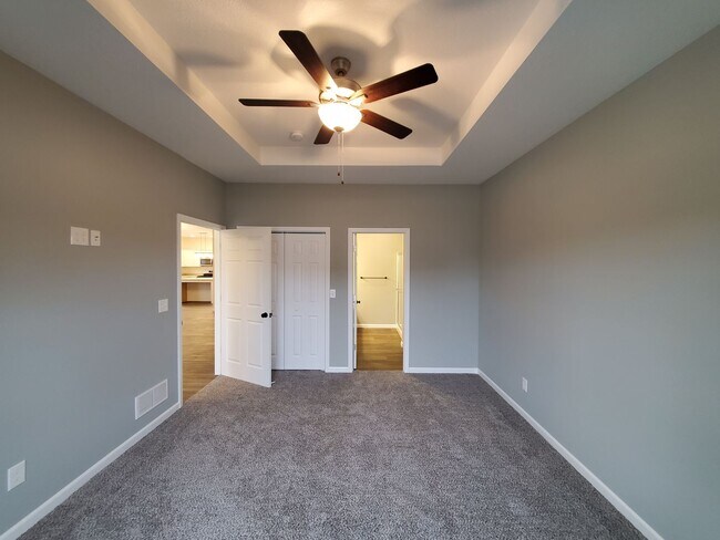 Building Photo - Charming 3-bedroom/2-bathroom duplex home in Washington, IL