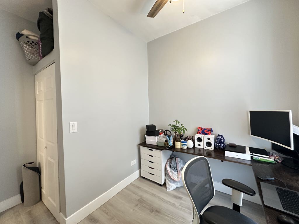 Building Photo - 1361 W Walton St