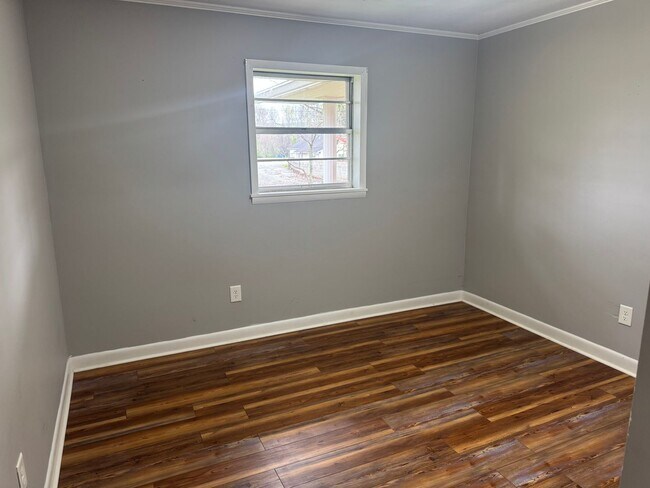 Building Photo - 3 Bedroom, 2 Bathroom Home located in Greeneville, TN