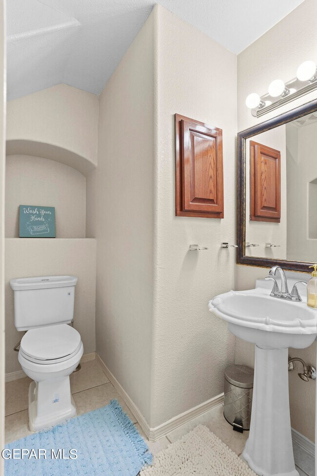 Building Photo - 1091 Los Moros Dr