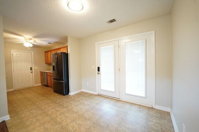 Building Photo - 134 Mustang Dr