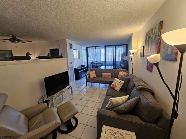 Building Photo - 111 S 16th Ave