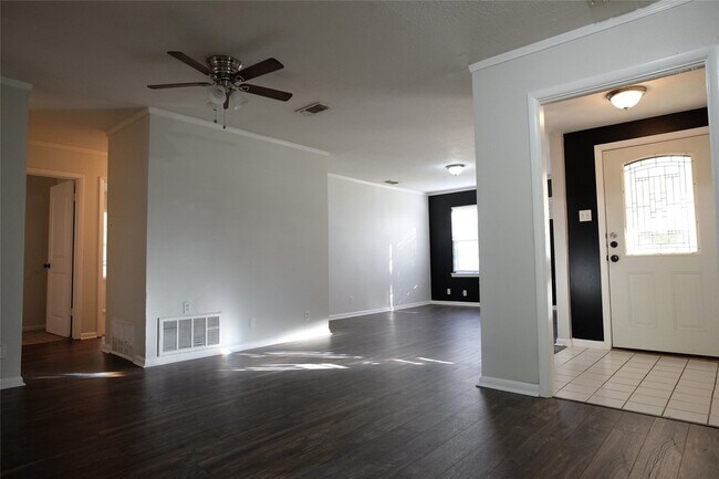 Building Photo - 3401 Princeton Dr
