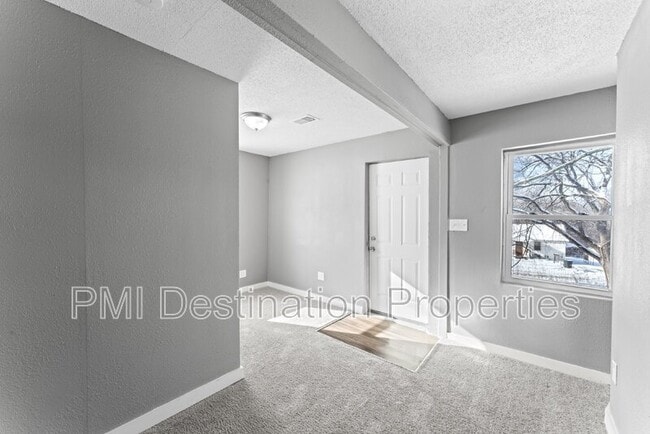 Building Photo - 918 S Appleton Ave