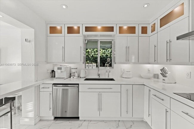 Building Photo - 12930 Oleander Rd