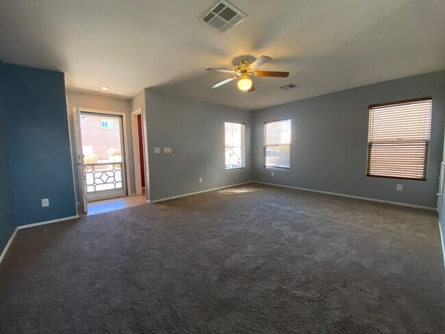 Building Photo - COZY 3 BEDROOM / 2.5 BATH HOME