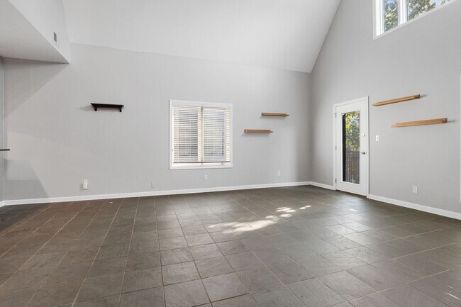 Building Photo - 4111 W Pine Blvd