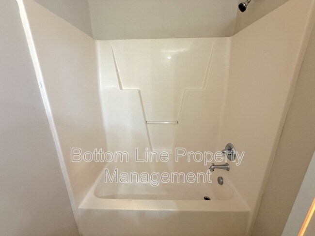 Building Photo - 612 Dundeen Dr