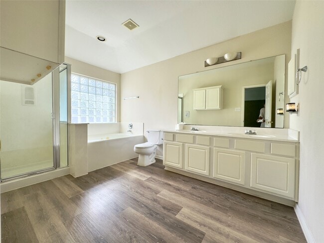 Building Photo - 1902 Winding Hollow Dr