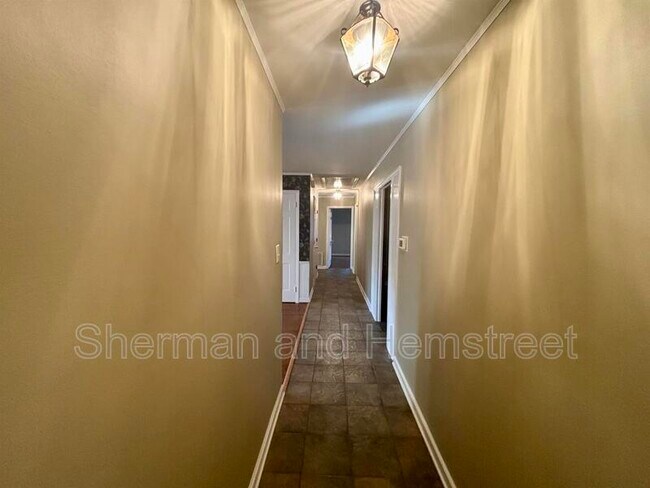 Building Photo - 807 Barrett Ln