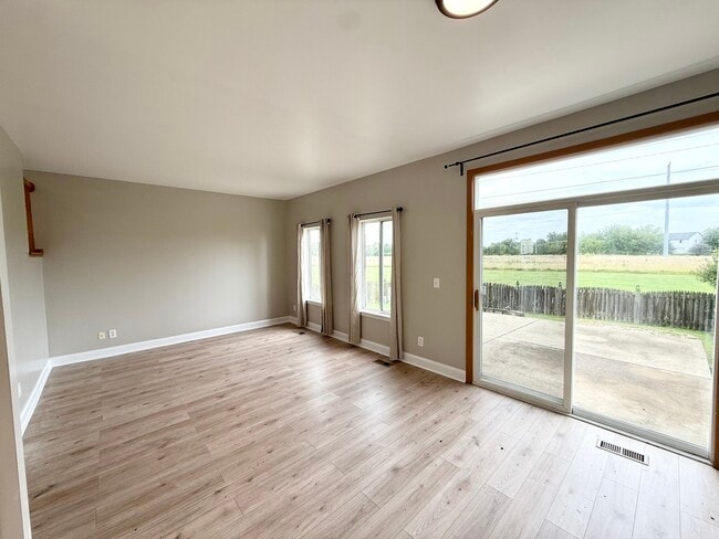 Building Photo - 388 Richmond Dr