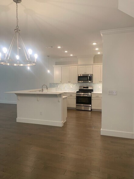 Building Photo - 2159 N Woodlark Ln