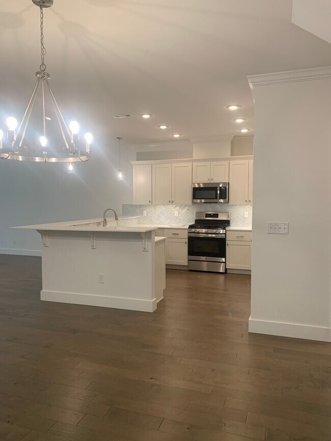 Building Photo - Available For Immediate 6 Month Or Shorter Lease