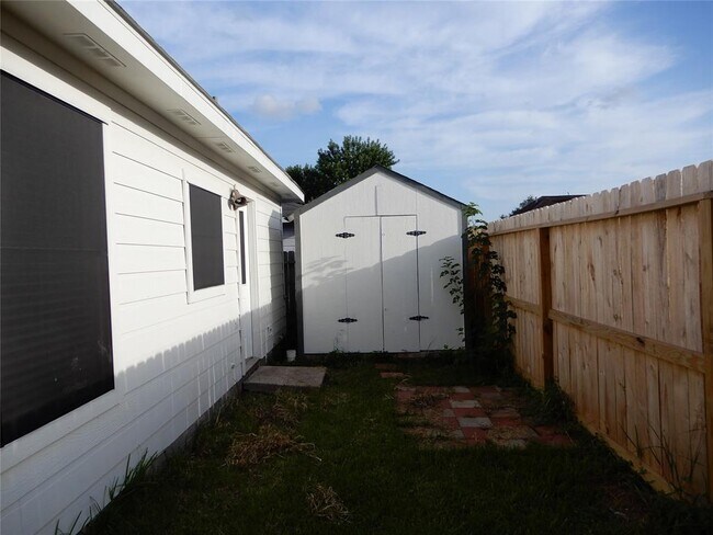 Building Photo - 941 Leadenhall Cir