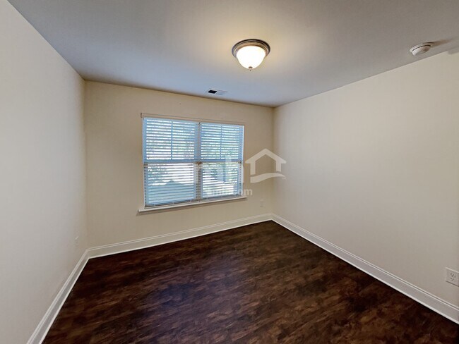 Building Photo - 2133 Leafmore Ct SE