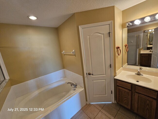 Building Photo - 2182 SW Idaho Ln