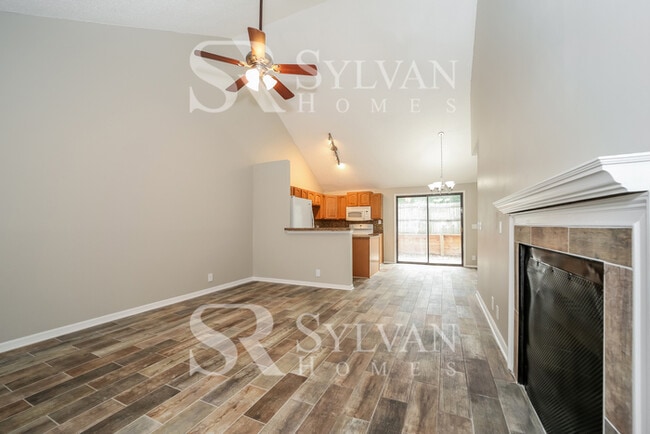 Building Photo - Feel right at home in this charming 3 bedr...