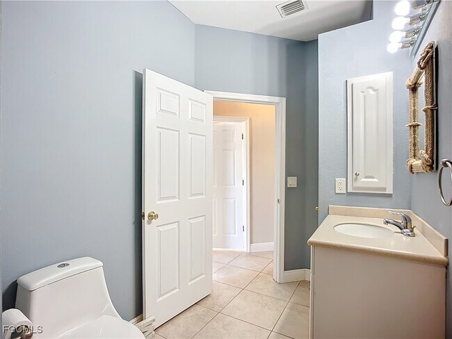 Building Photo - 4930 SW 25th Ct