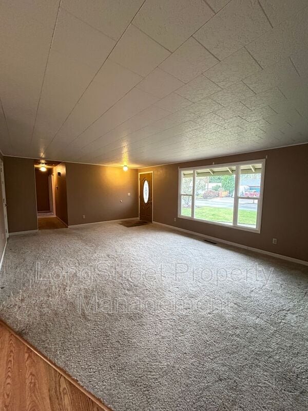 Building Photo - 2917 Takena St SW