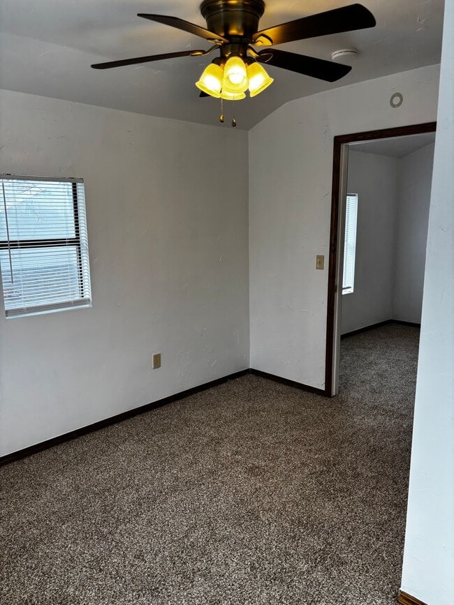 Building Photo - Adorable and spacious 2br 1ba apartment