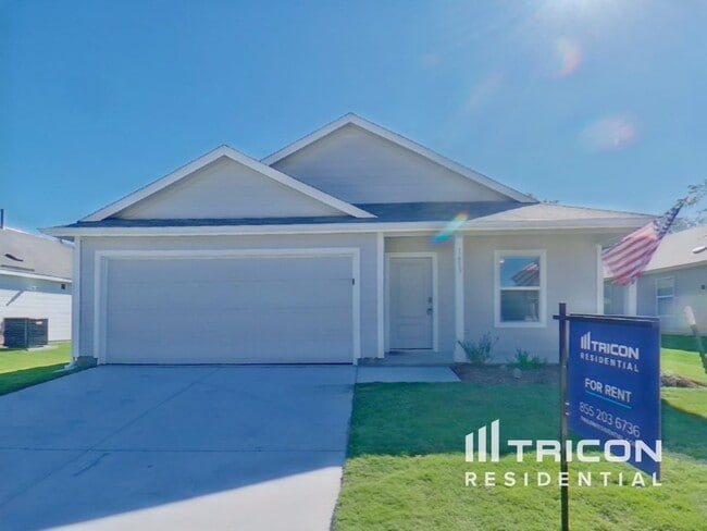 Building Photo - 1613 Parlier St