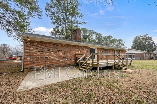 Building Photo - 2616 Redbud Dr