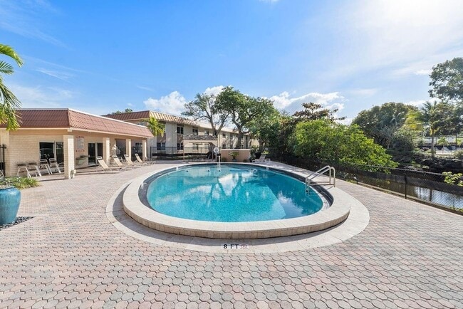 Building Photo - 1950 N Andrews Ave