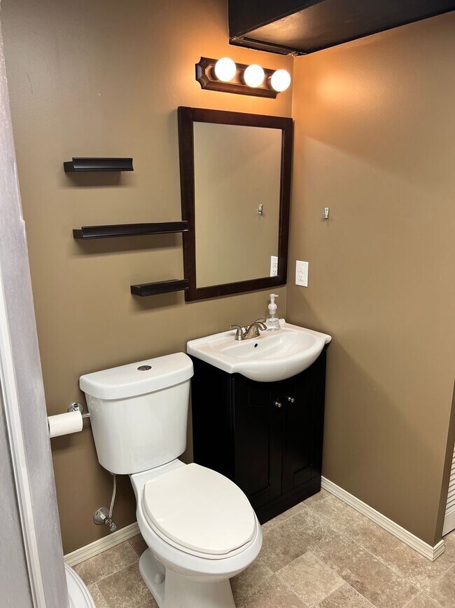 Building Photo - Murray Gem