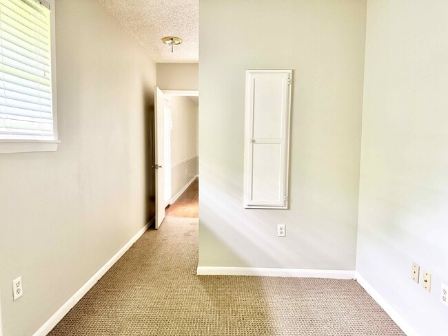 Building Photo - 9384 S Riveroaks Dr