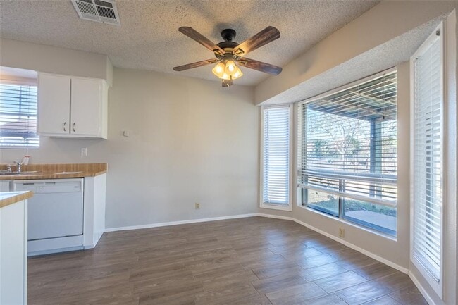 Building Photo - 601 Osage Dr