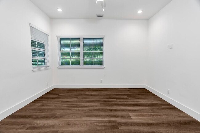 Building Photo - 211 Ocean Breeze
