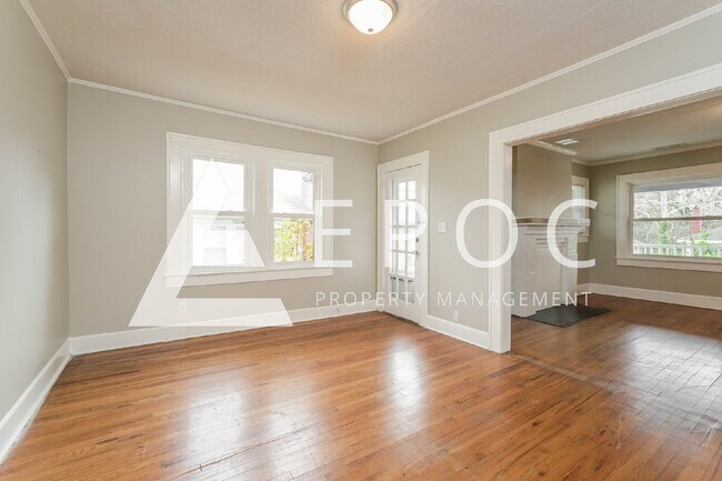 Building Photo - 305 Burtner St