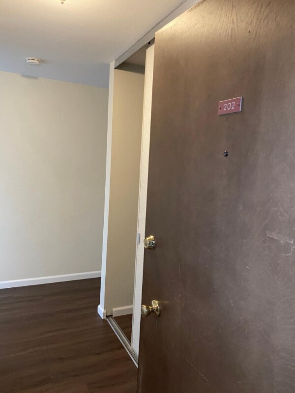 Building Photo - 3030 NE 10th St