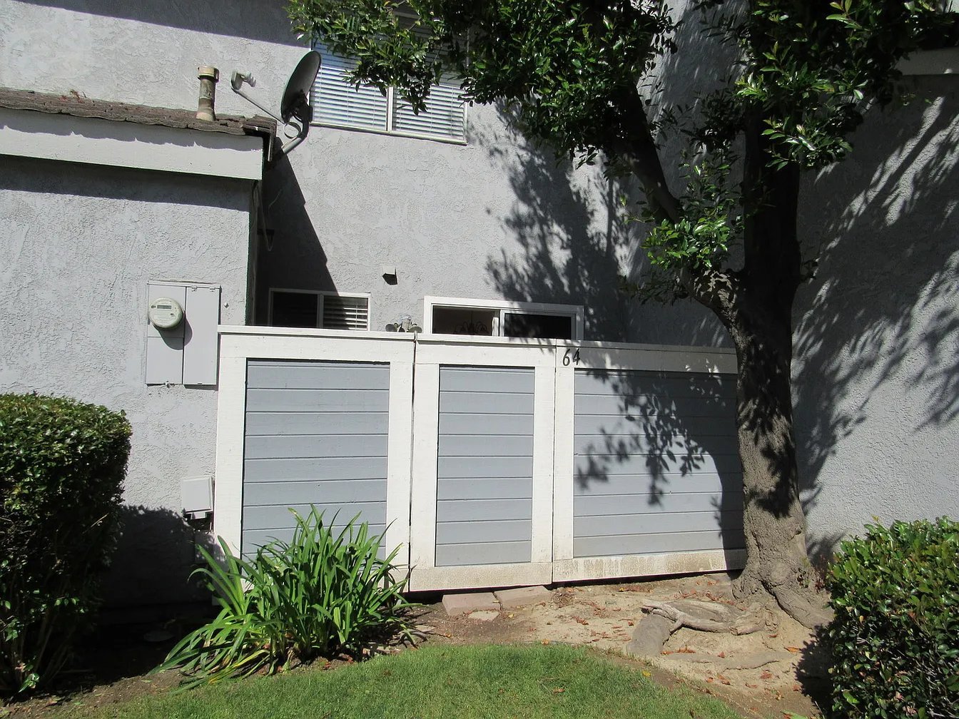 Building Photo - 2600 Brookside Dr