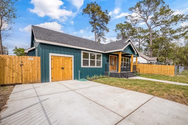 Building Photo - 403 Moody St