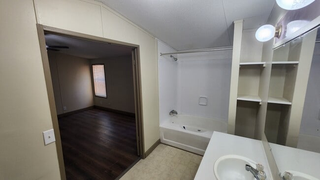 Building Photo - 2840 U.S. Hwy 190