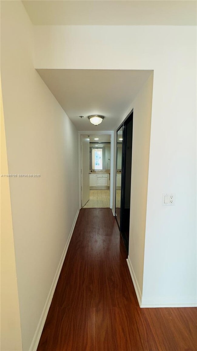 Building Photo - 1717 N Bayshore Dr