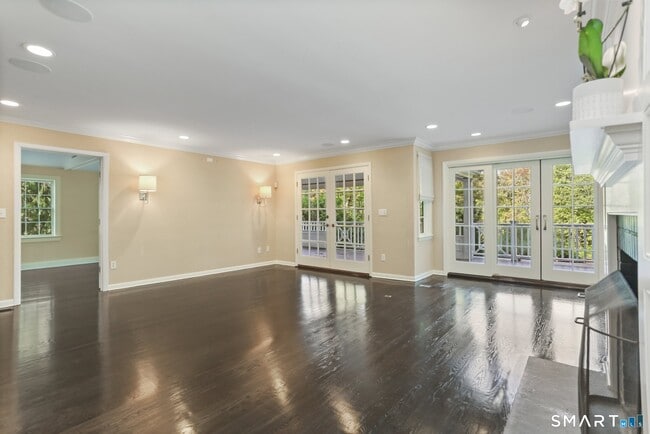 Building Photo - 890 Silvermine Rd