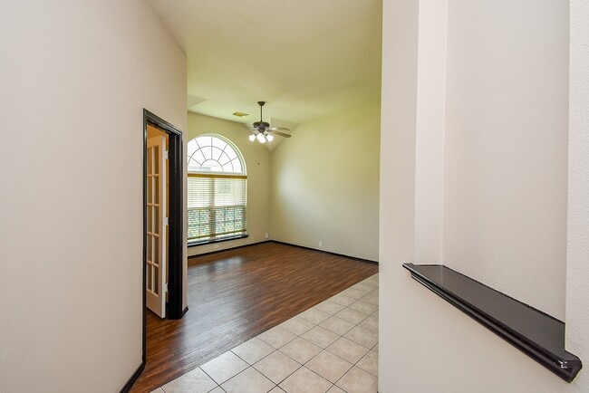Building Photo - 11743 Berkway Trail