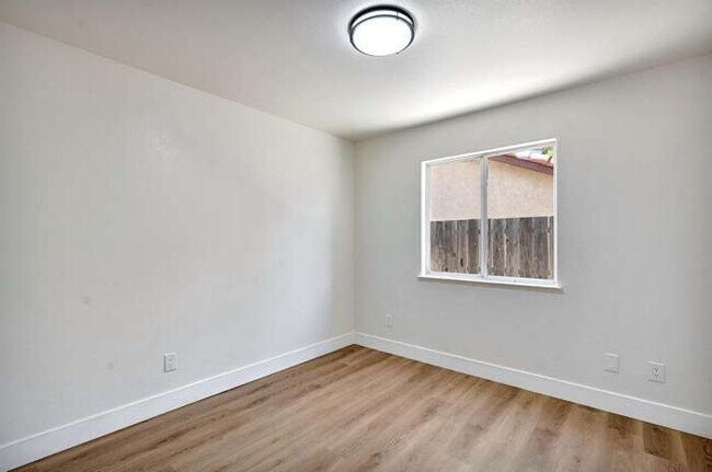 Building Photo - 2775 Chianti Ave