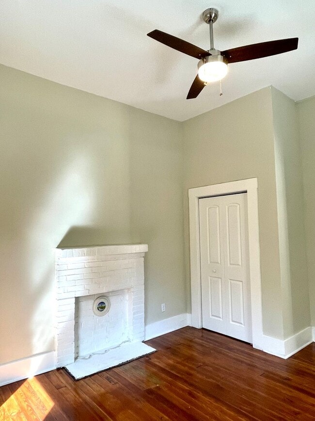 Building Photo - Beautifully restored cottage downtown Madsion