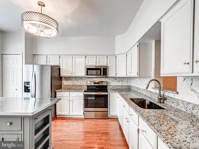 Building Photo - 29 Tenby Ct